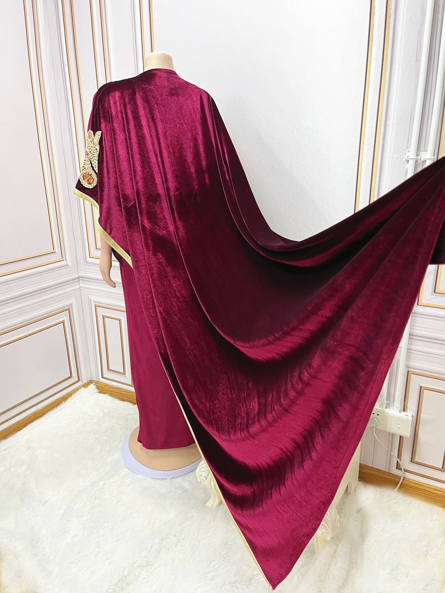 Tening – Velours Doré & Éclat Royal