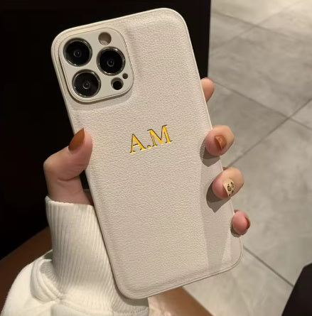 Niani – Coque Luxe Personnalisée en Similicuir avec Nom Doré ✨ (iPhone )