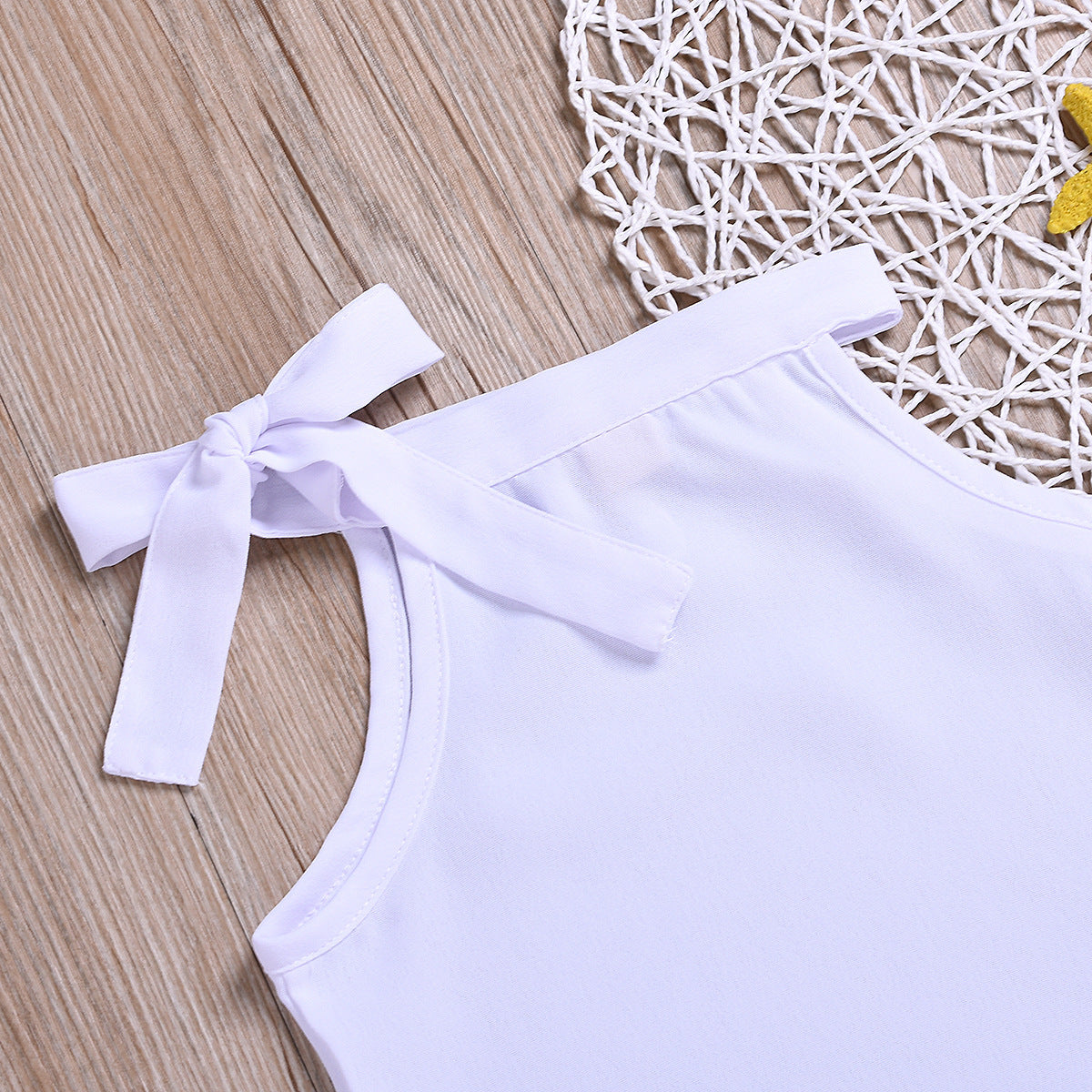 Ensemble Été Fille – Haut Sans Manches à Nœud & Short Rayé
