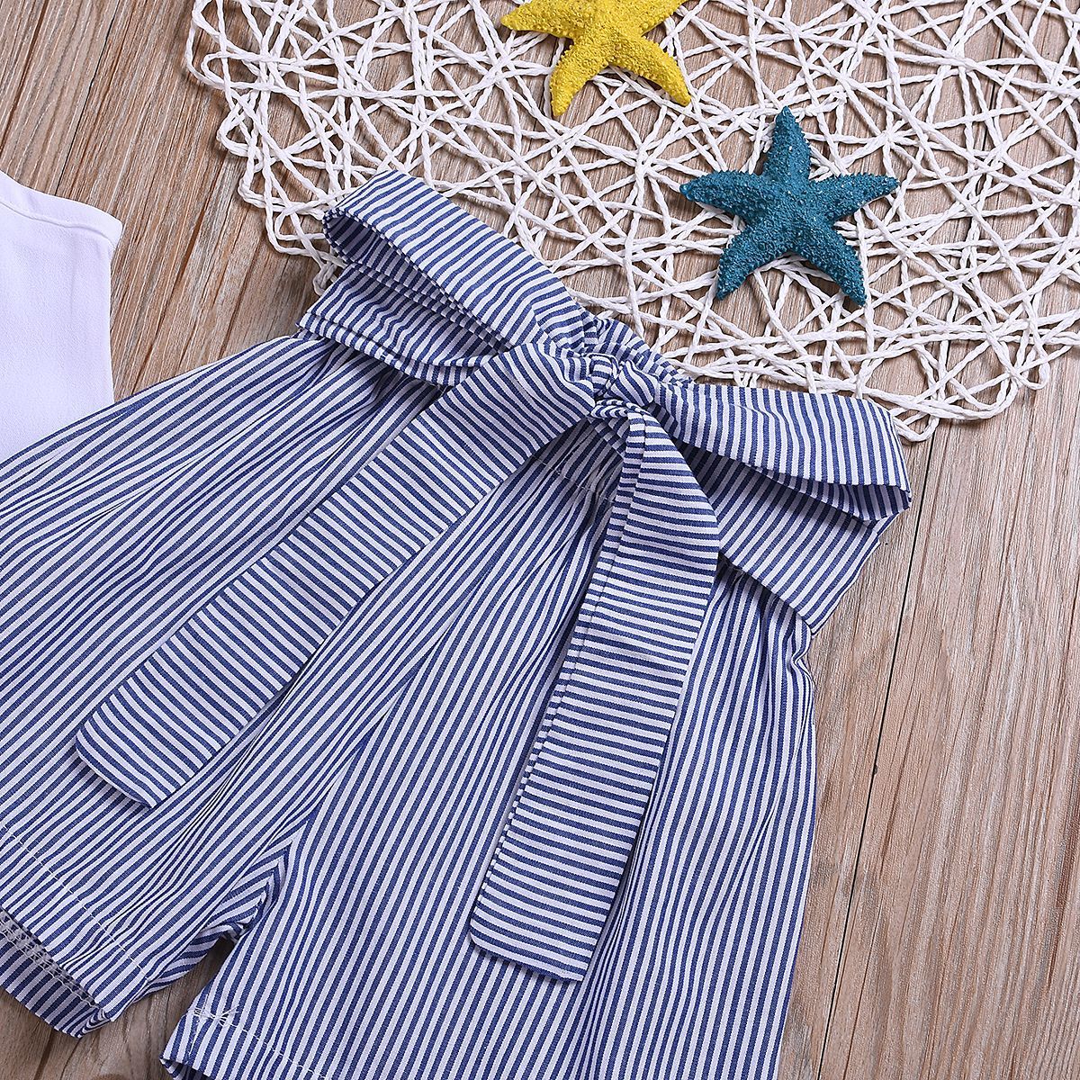 Ensemble Été Fille – Haut Sans Manches à Nœud & Short Rayé