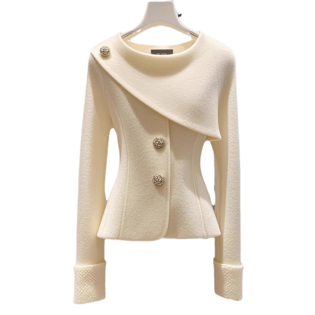 Ndoumbé – Manteau Blanc Classique Élégant