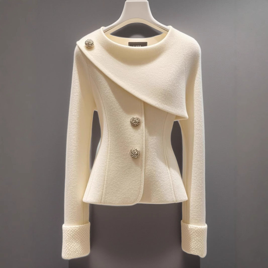 Ndoumbé – Manteau Blanc Classique Élégant