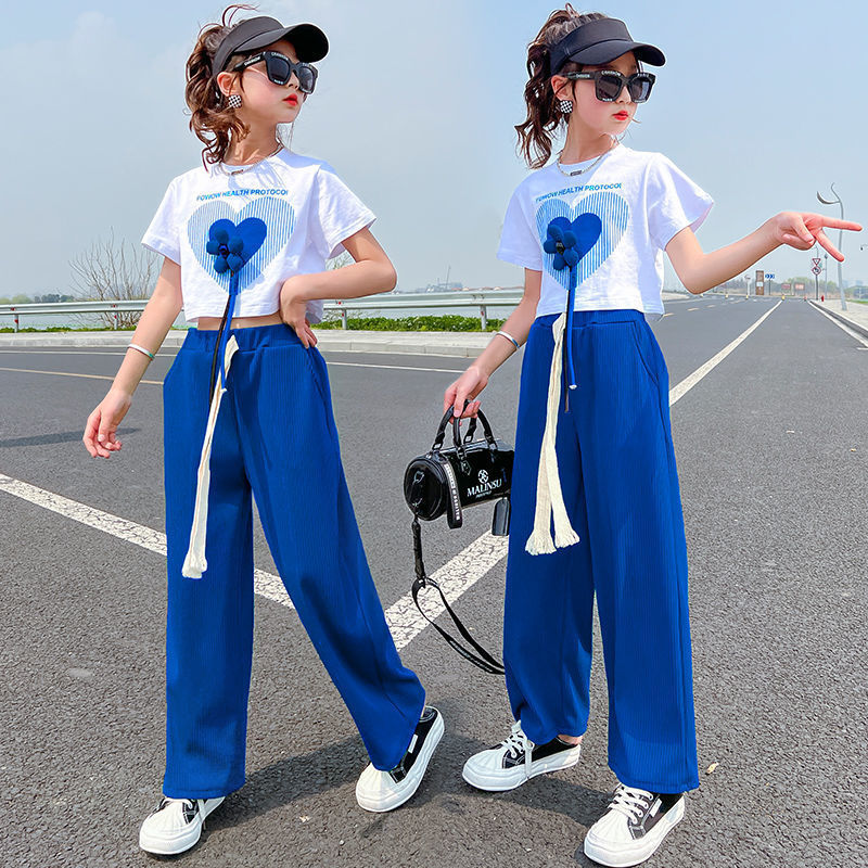 Look Chic d’Été Haut Léger & Pantalon Fluide