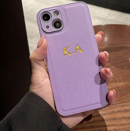 Niani – Coque Luxe Personnalisée en Similicuir avec Nom Doré ✨ (iPhone )