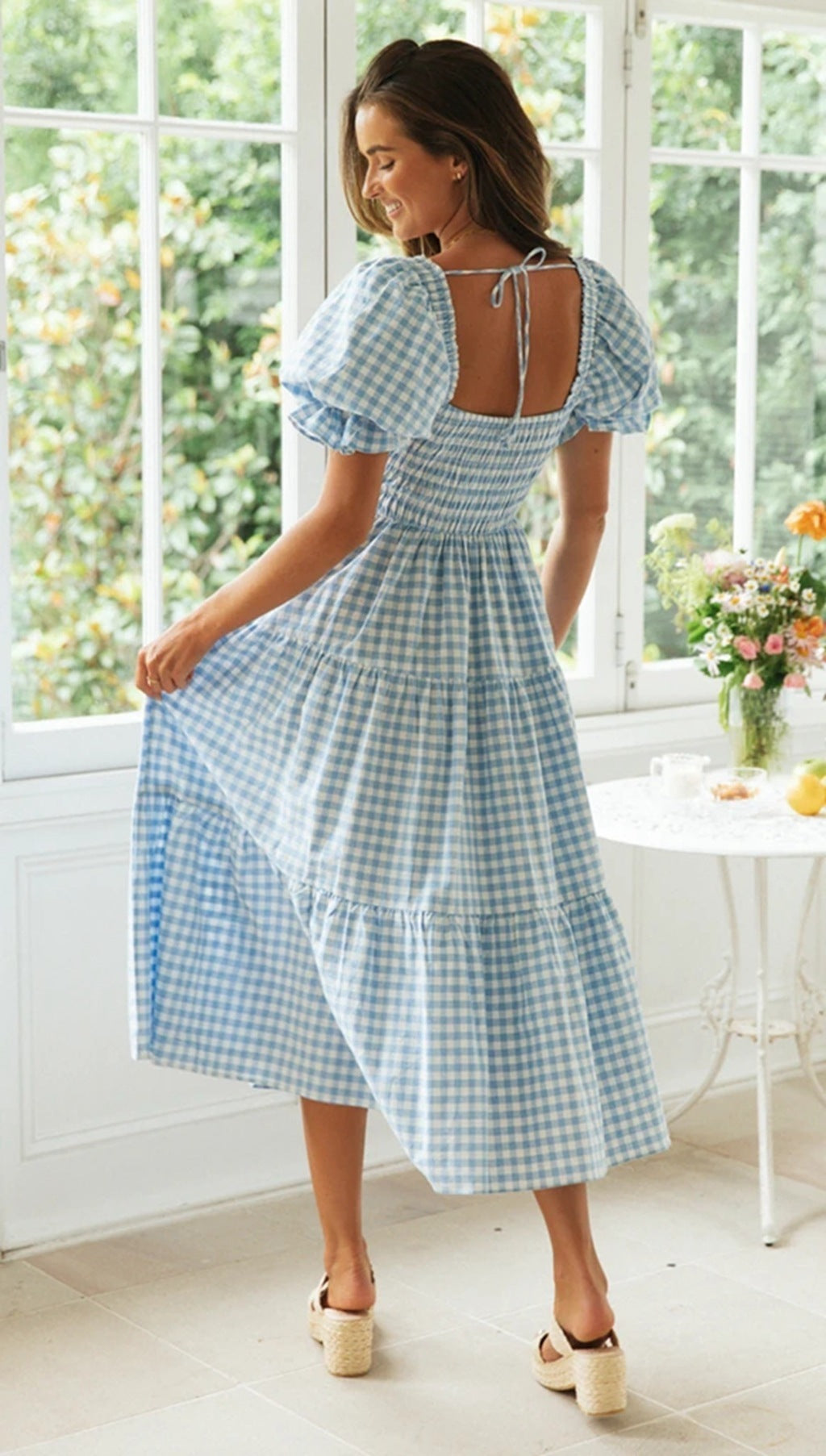 Douce Brise à Carreaux – Manches Bouffantes & Taille Haute