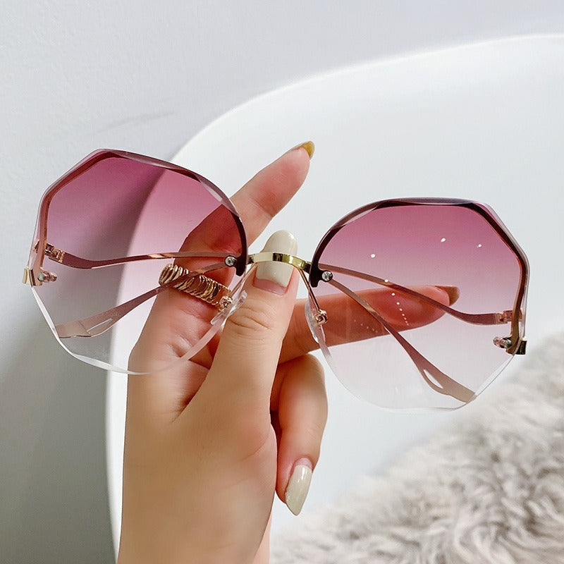 🕶️ NIARA – Futuristic Sunglasses 🌈✨