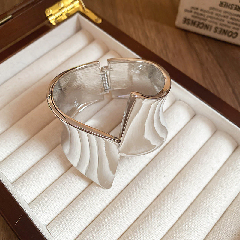Wide Irregular Versatile Niche And Bold-designed Bracelet