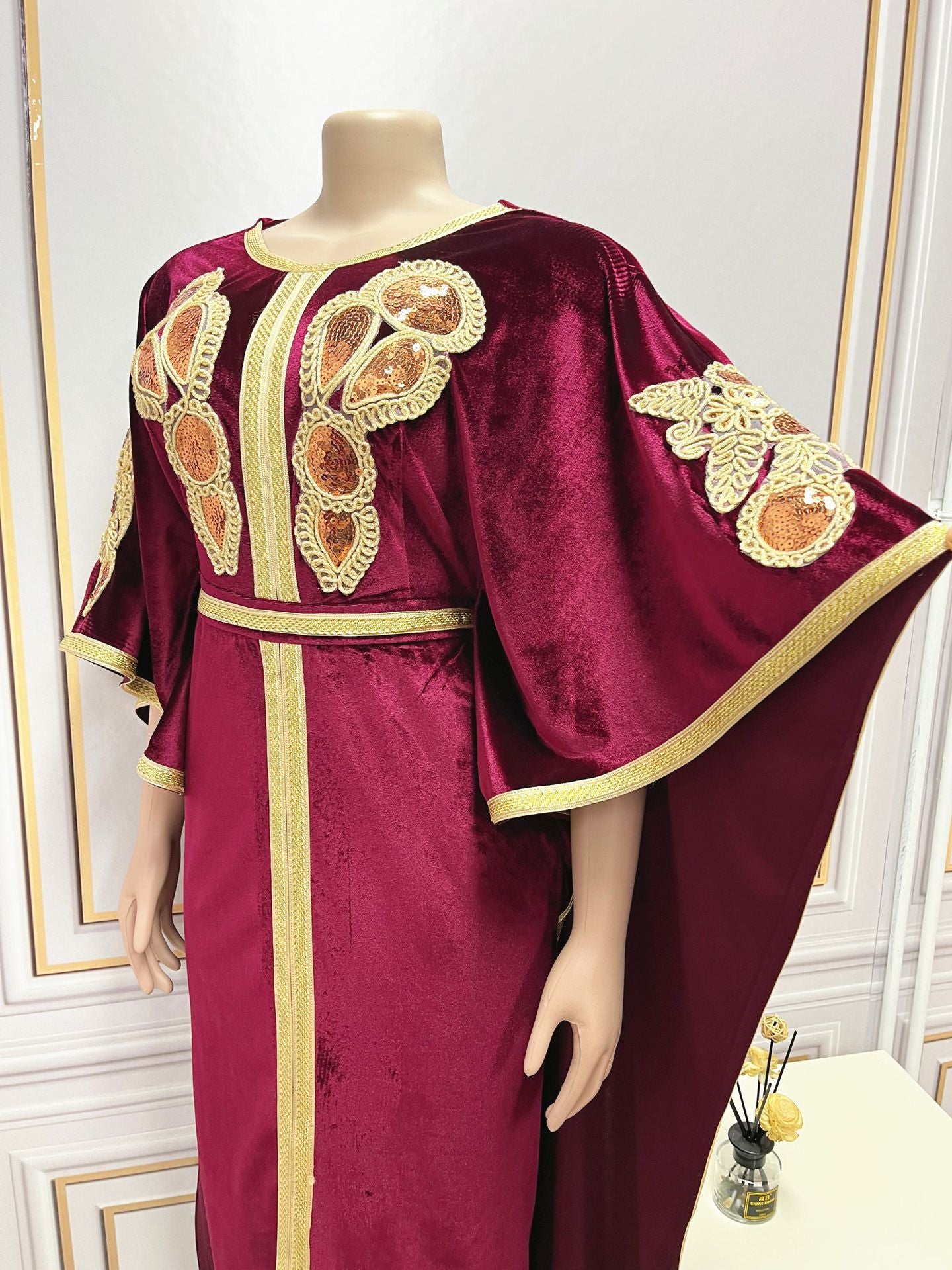 Tening – Velours Doré & Éclat Royal
