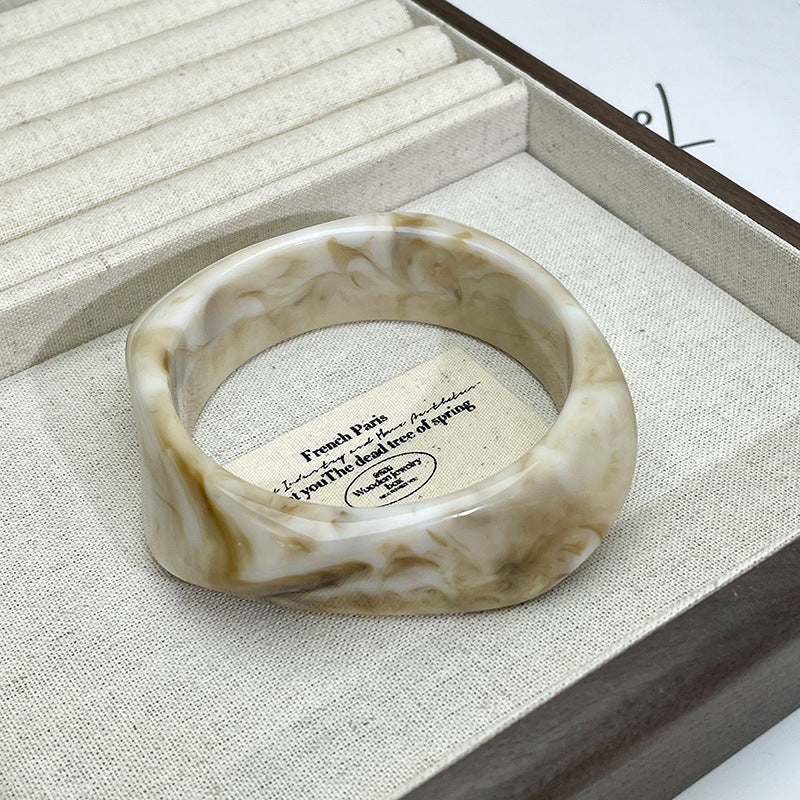 Ivy Bracelet Acrylique Large Bord Irrégulier