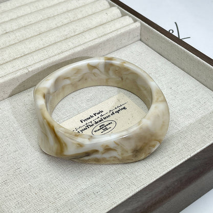 Ivy Bracelet Acrylique Large Bord Irrégulier