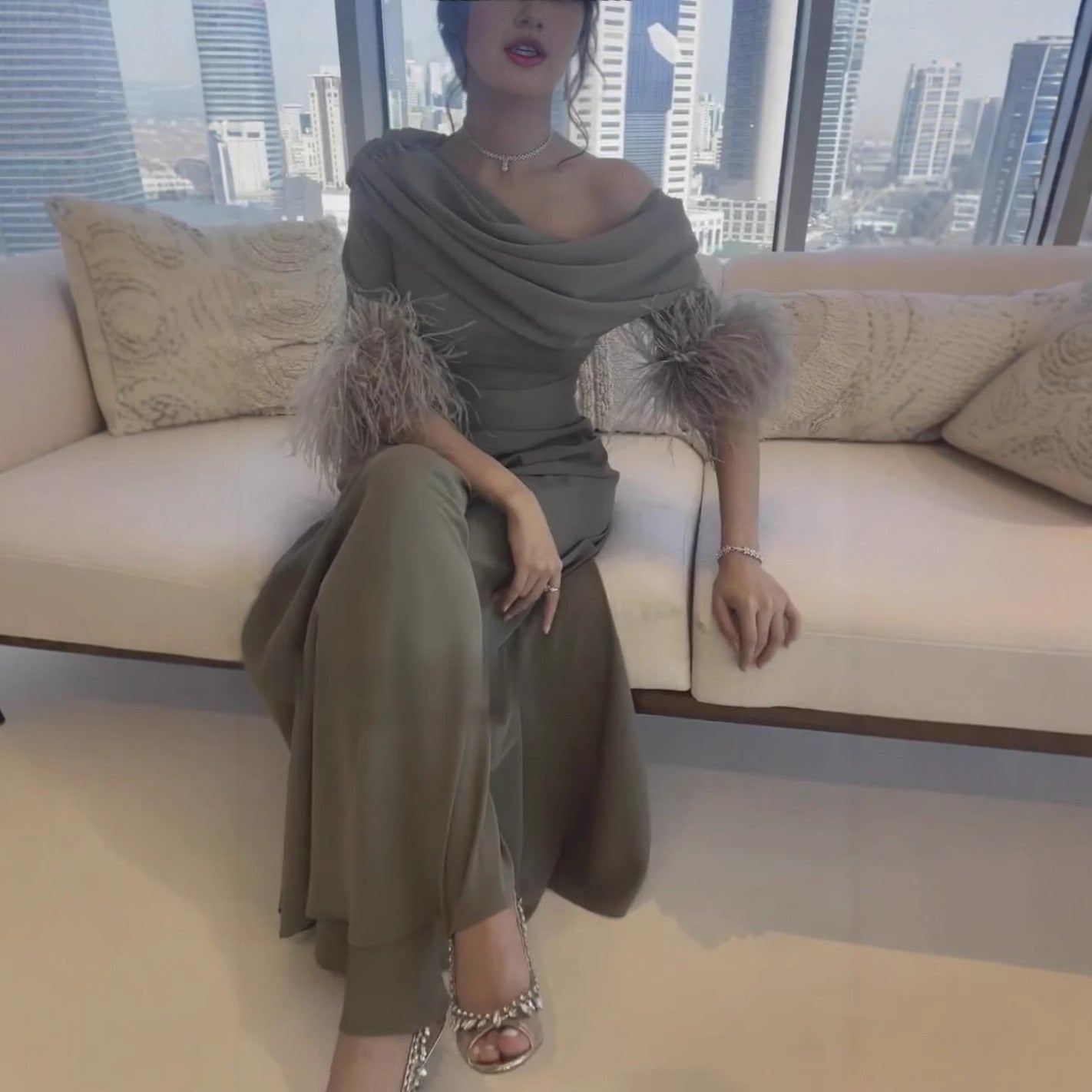 🌟Samira – Combinaison Élégante à Plumes