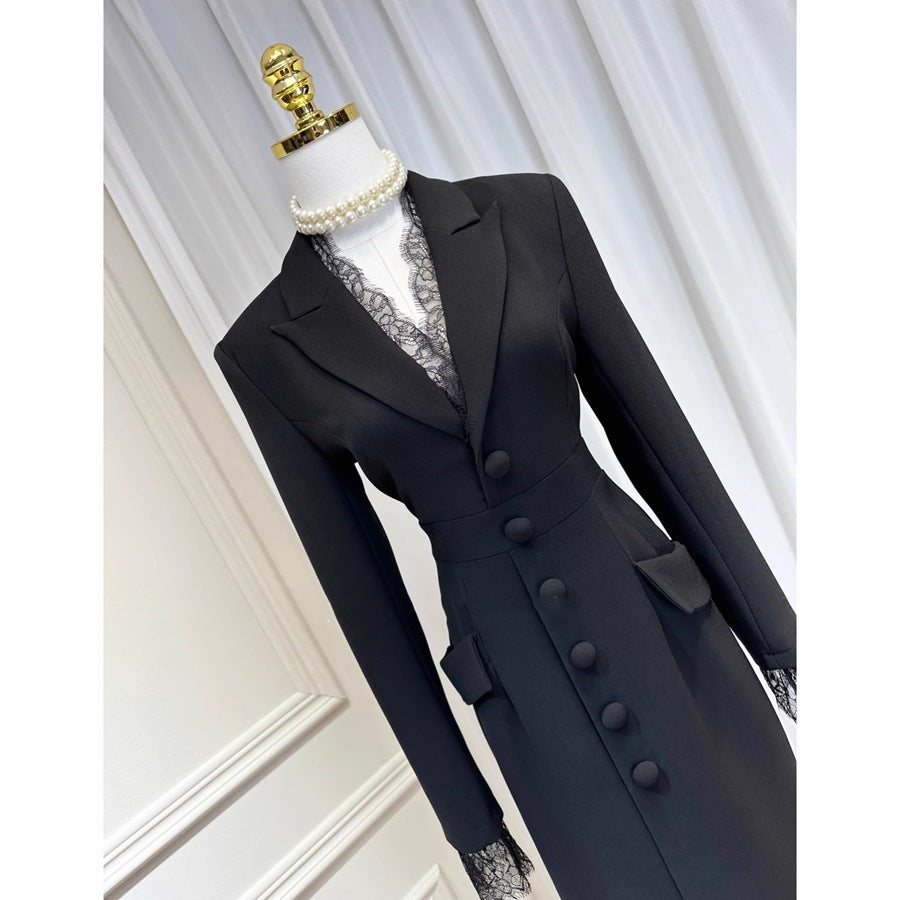 Isatou – Robe Tailleur Britanique en Dentelle Noire ✨🖤