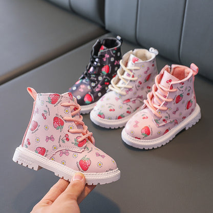 Bottines Martin Fille – Imprimé Fraise & Doublure Chaude | Étanches & Stylées
