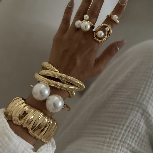 Textured Glossy Water Drop Hug Bracelet