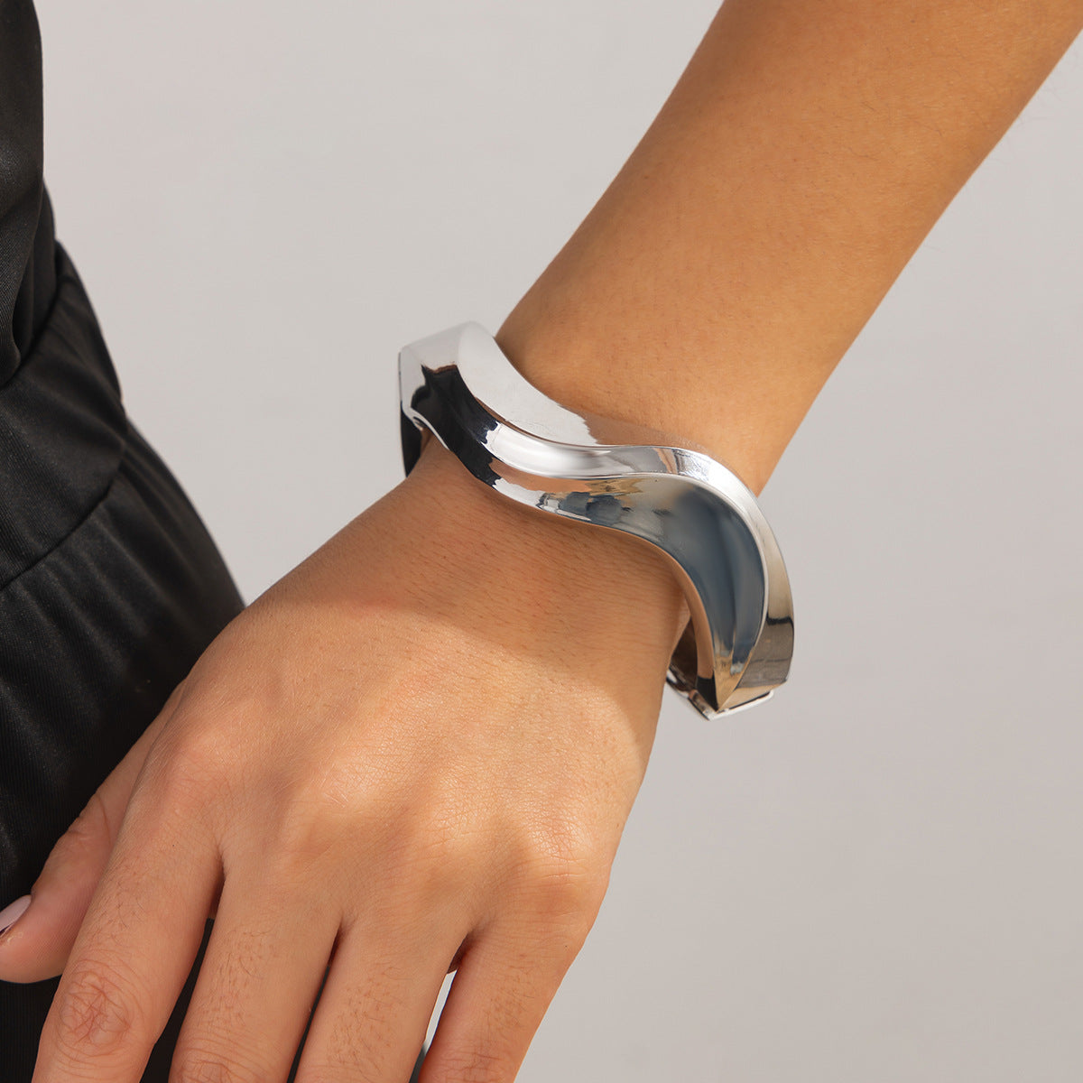 Aria Bracelet Métal Plissé Design Anneau Torsadé