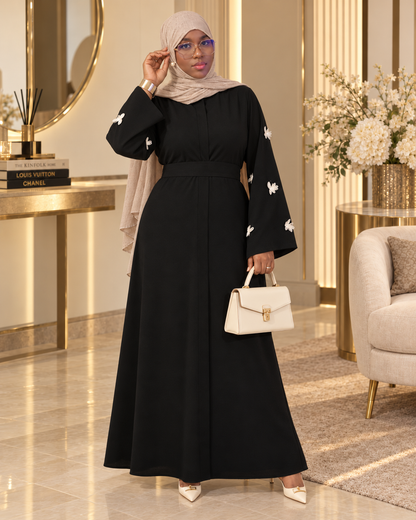 Umm Kulthum — Robe à manches décorées de papillons, Noir