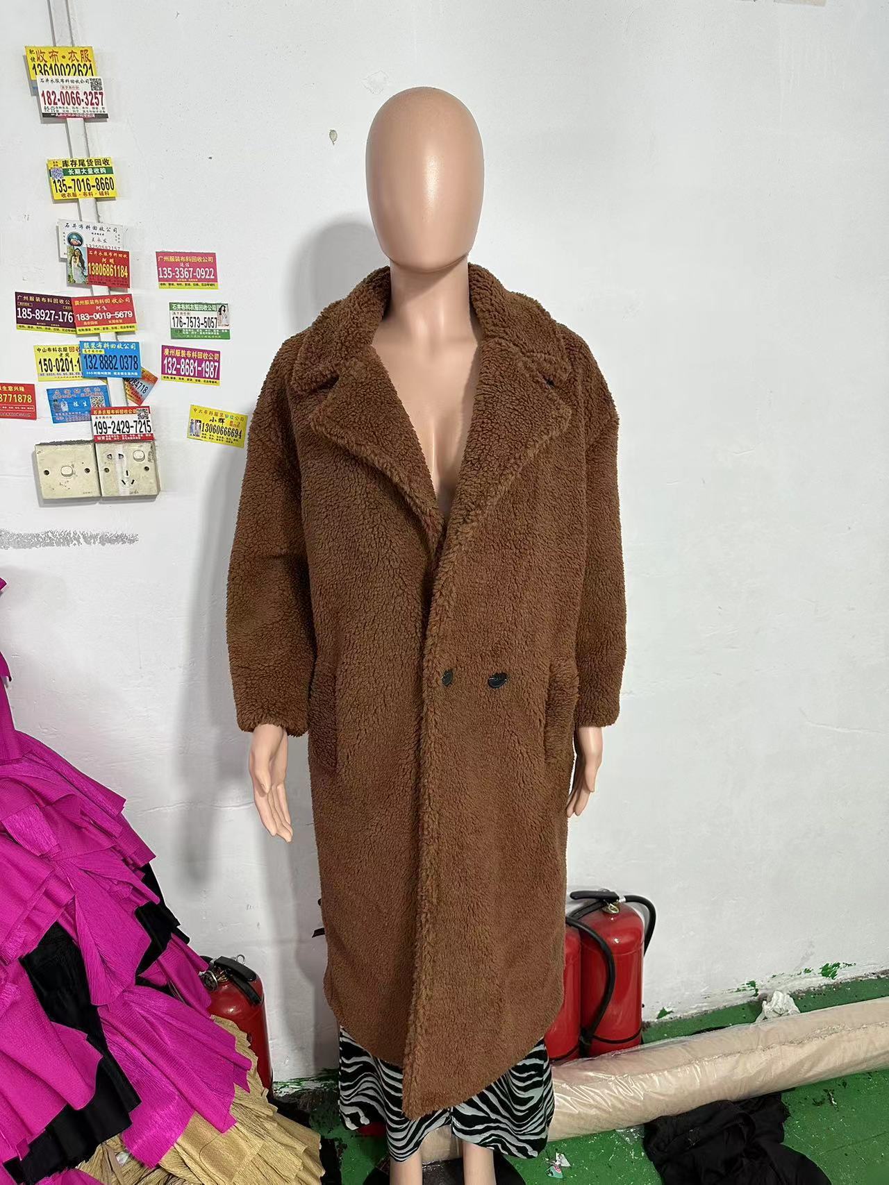 Kadiatou – Manteau en laine d’agneau à poches ❄️🧥