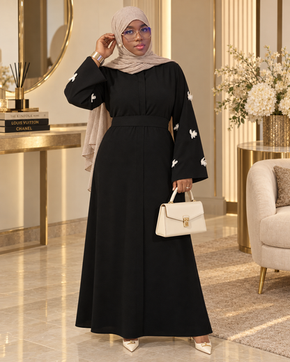 Umm Kulthum — Robe à manches décorées de papillons, Noir