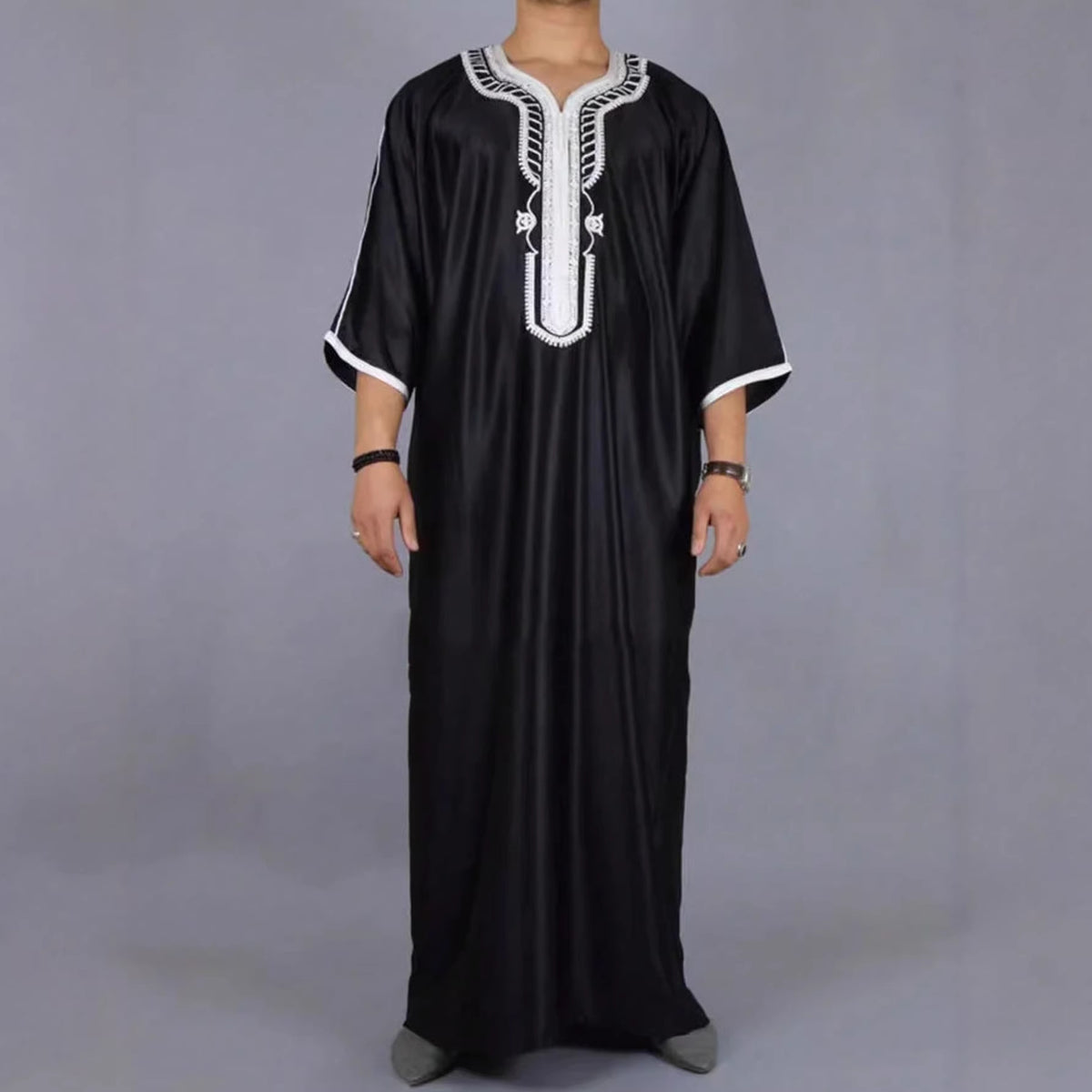 Jellaba Homme Brodée Col V – Coupe Ample