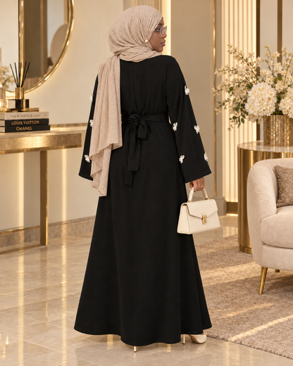 Umm Kulthum — Robe à manches décorées de papillons, Noir