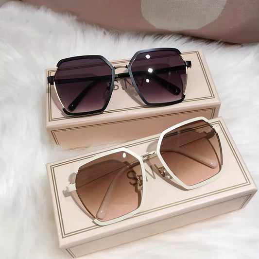 😎 MALIKA – Lunettes Oversize Demi-Cadre Vintage pour Reines du Soleil 🌞👑
