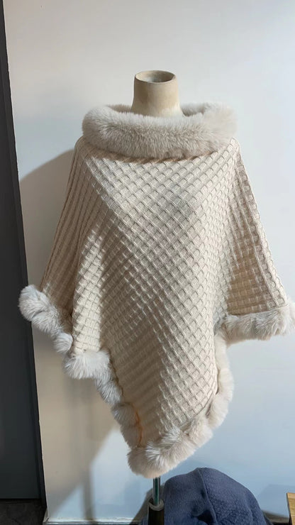 Raniya – Cape Femme Luxe avec Col en Fourrure Rex