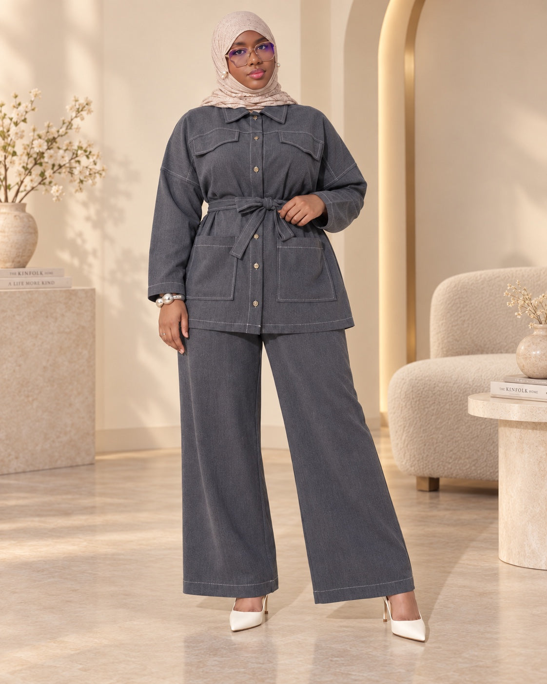 Ensemble 2 pièces DIJANTA ceinturé à poches – Bleu – vue trois quarts