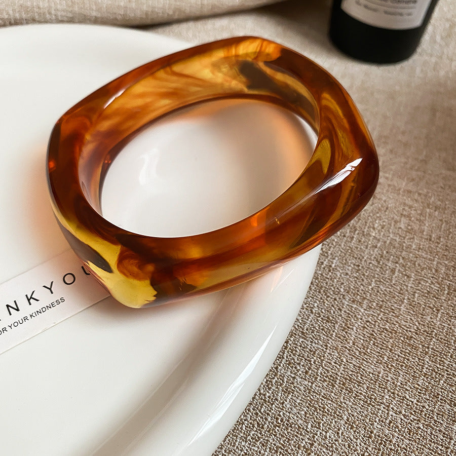 Amber Bracelet Résine Large Bord Irrégulier Tan