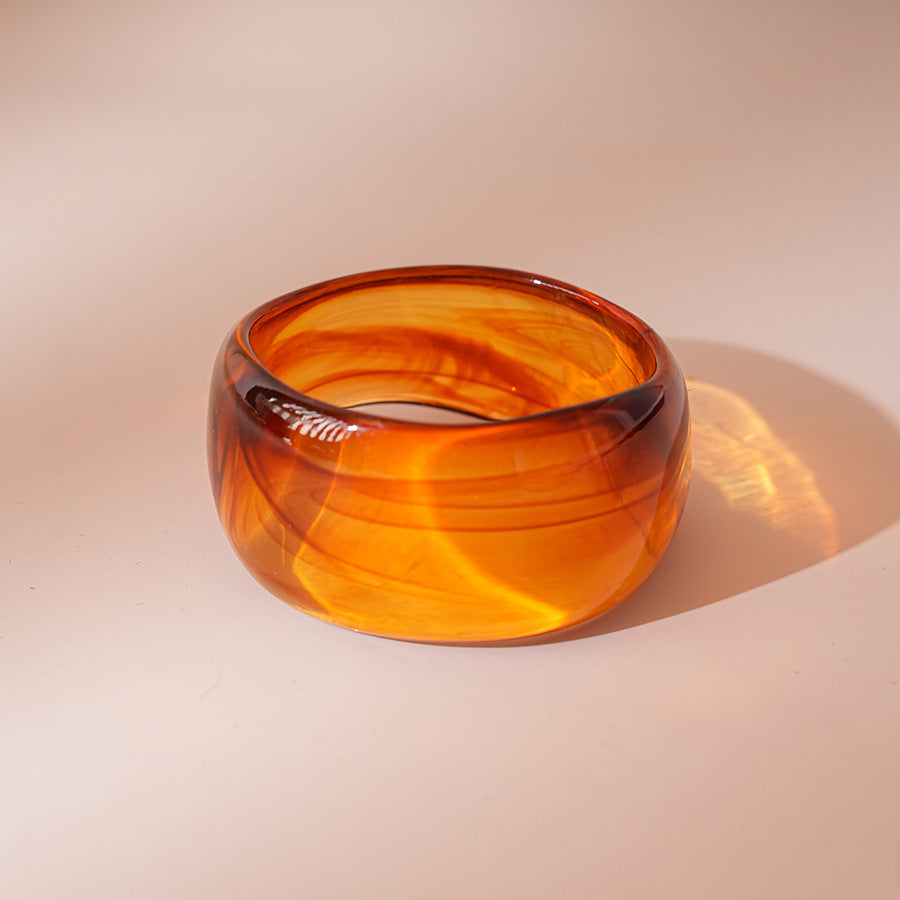 Amber Bracelet Résine Large Bord Irrégulier Tan