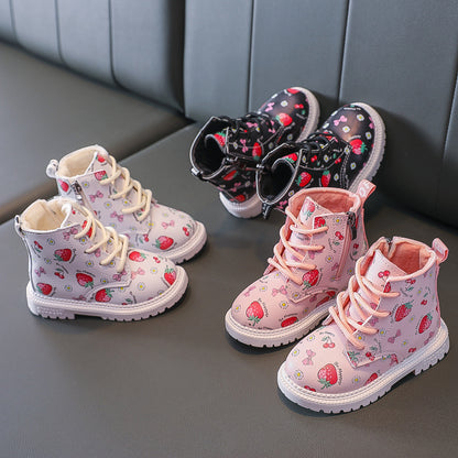 Bottines Martin Fille – Imprimé Fraise & Doublure Chaude | Étanches & Stylées